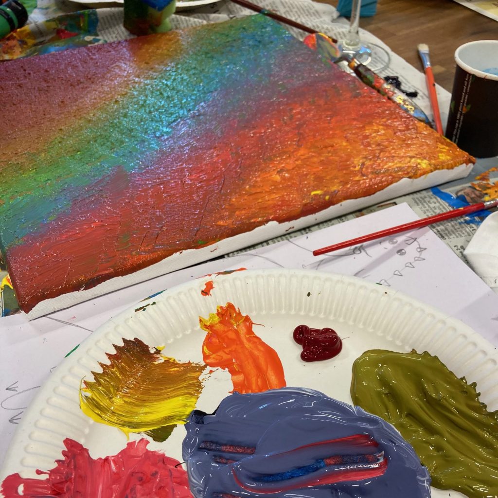 Leinwände mit Acrylfarben bemalen